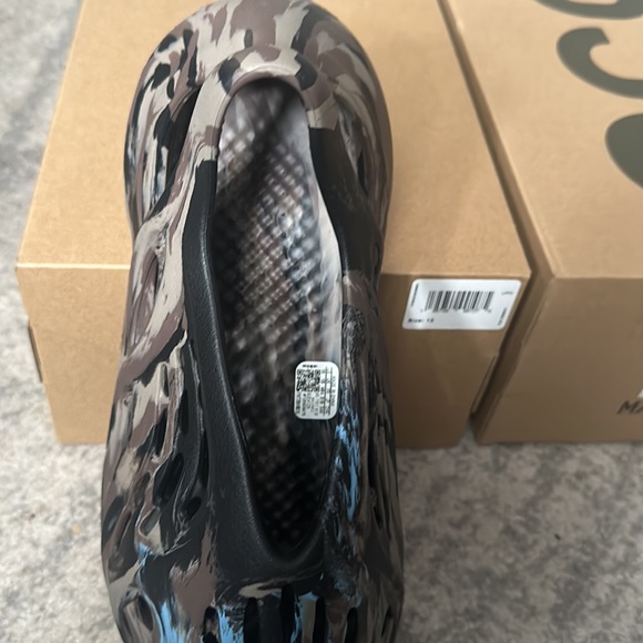 !SOLD!Yeezy foamrunner mx cinder size 13 brand new - Picture 5 of 6